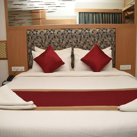 Hotel Maurya Бангалор Екстериор снимка