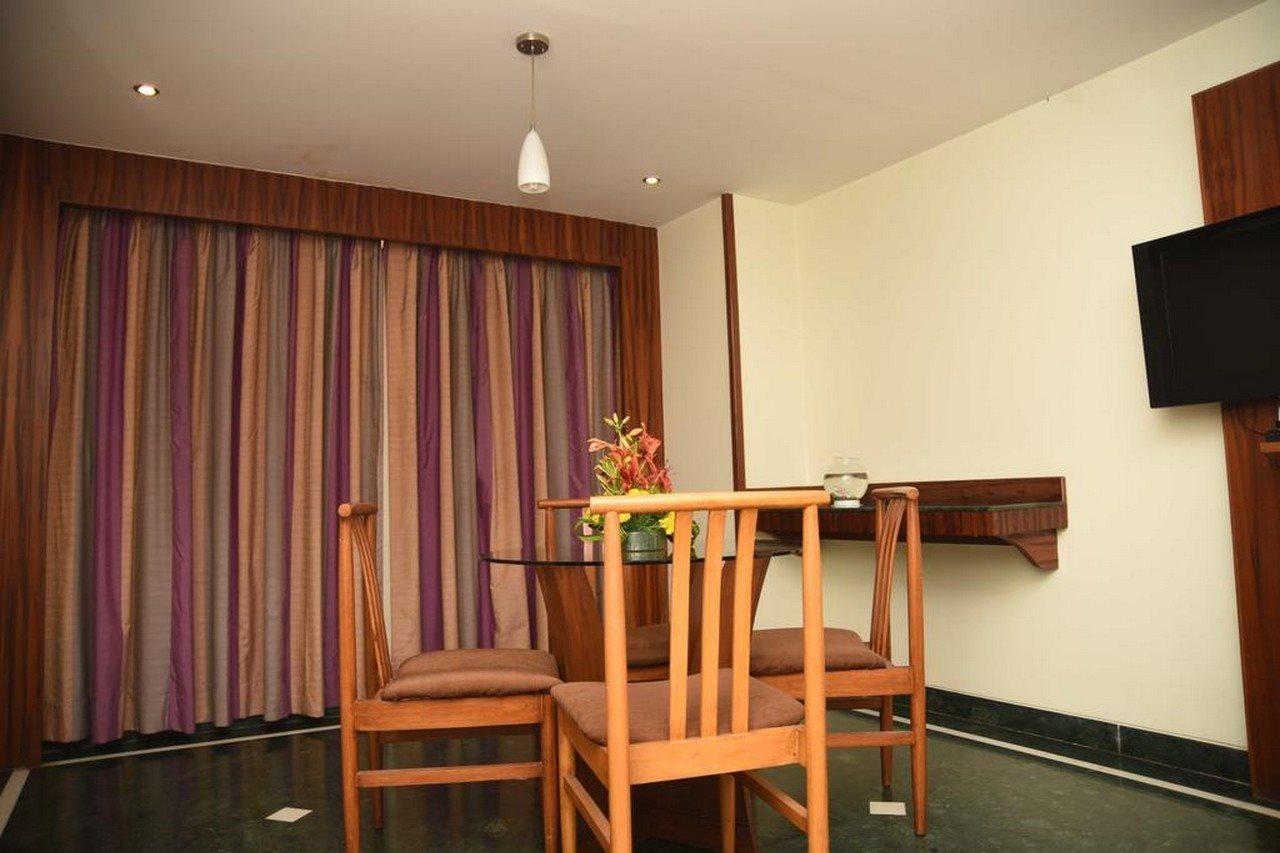 Hotel Maurya Бангалор Екстериор снимка