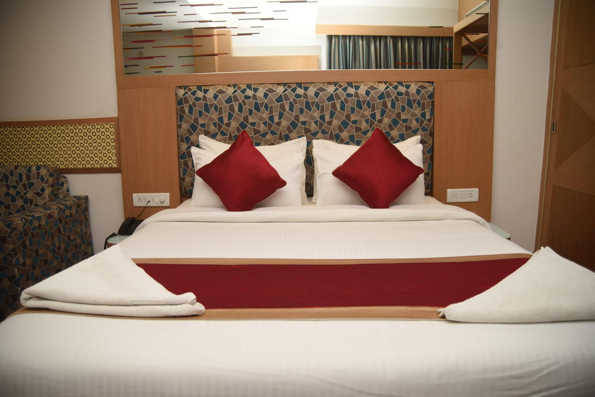 Hotel Maurya Бангалор Екстериор снимка