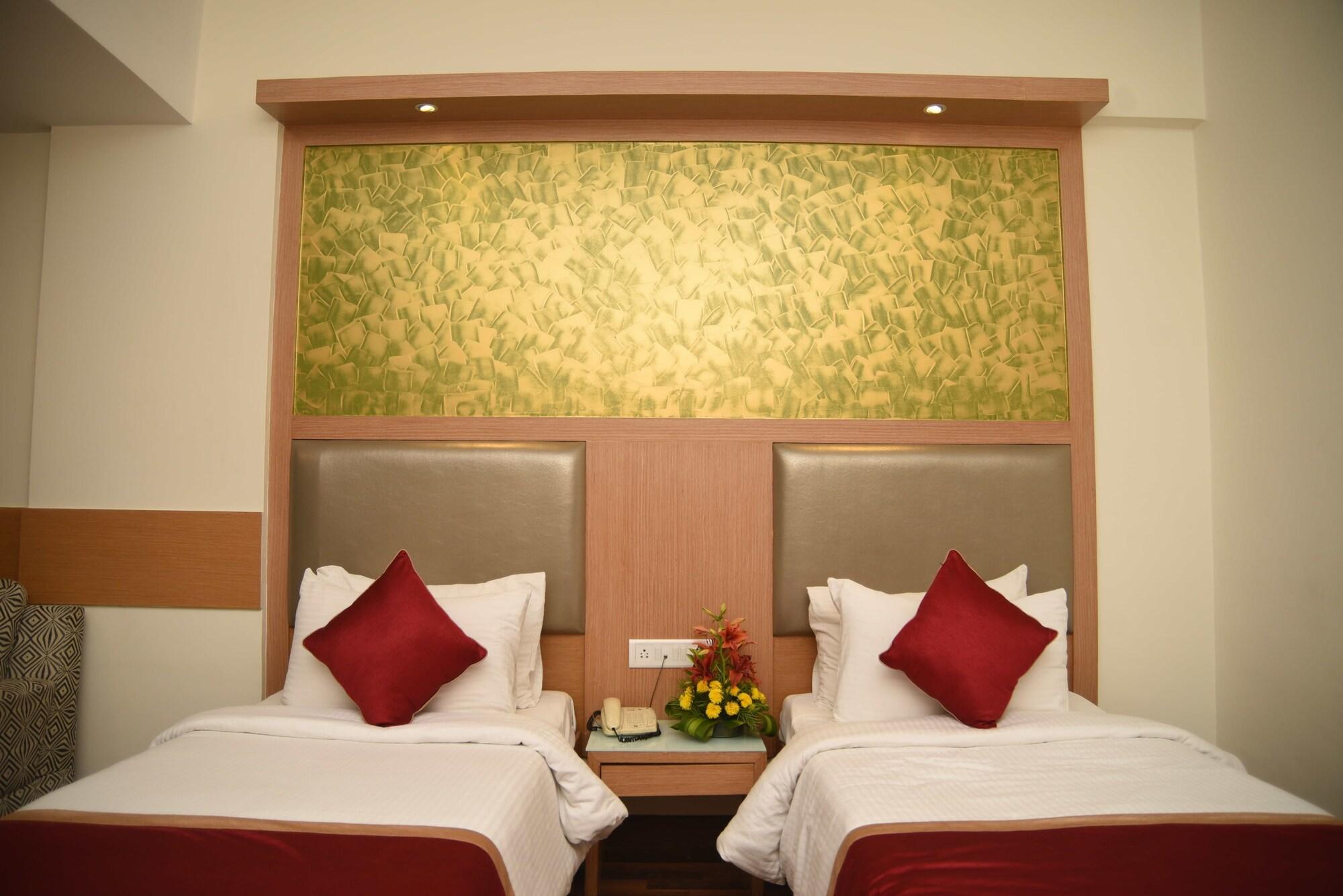 Hotel Maurya Бангалор Екстериор снимка