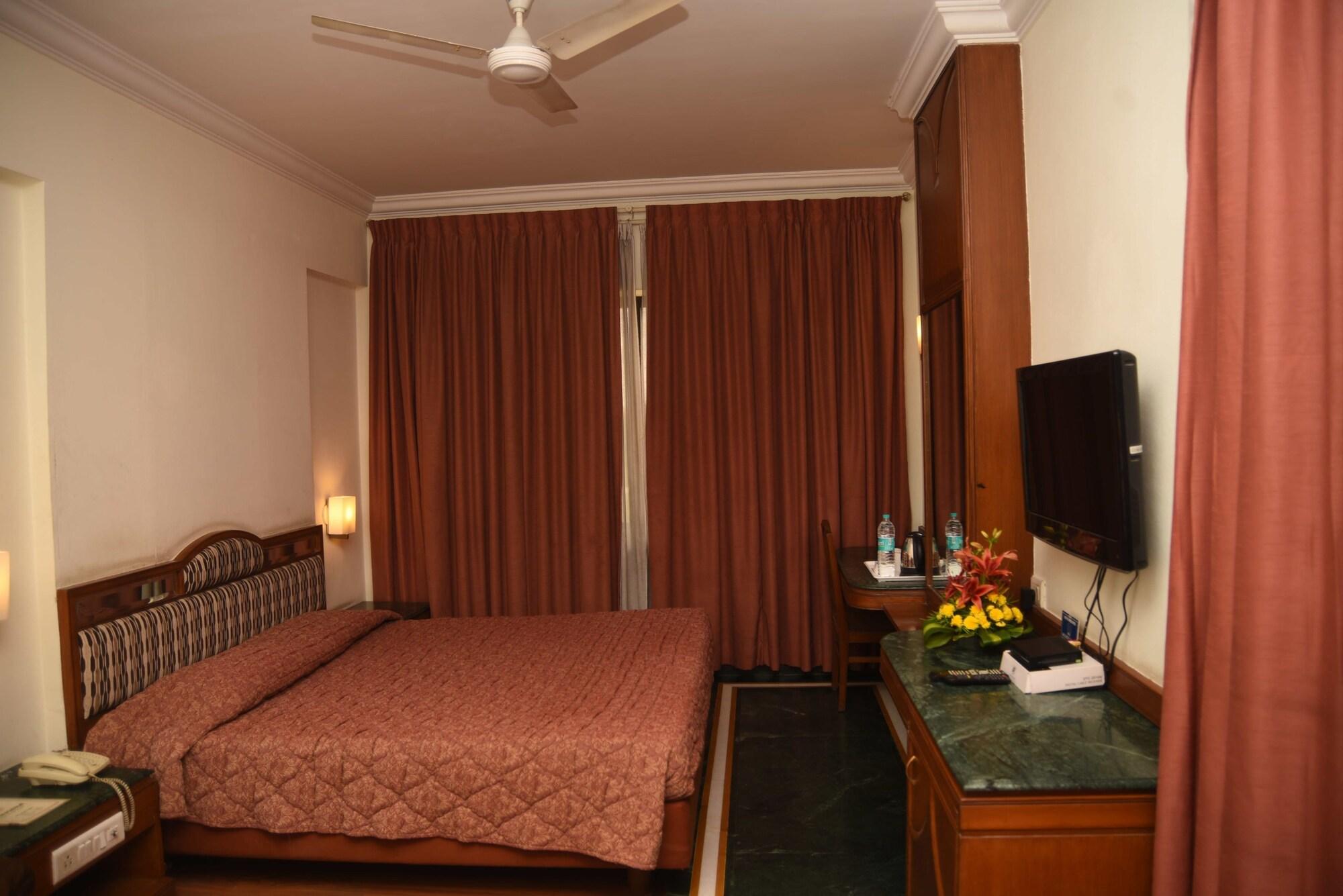 Hotel Maurya Бангалор Екстериор снимка