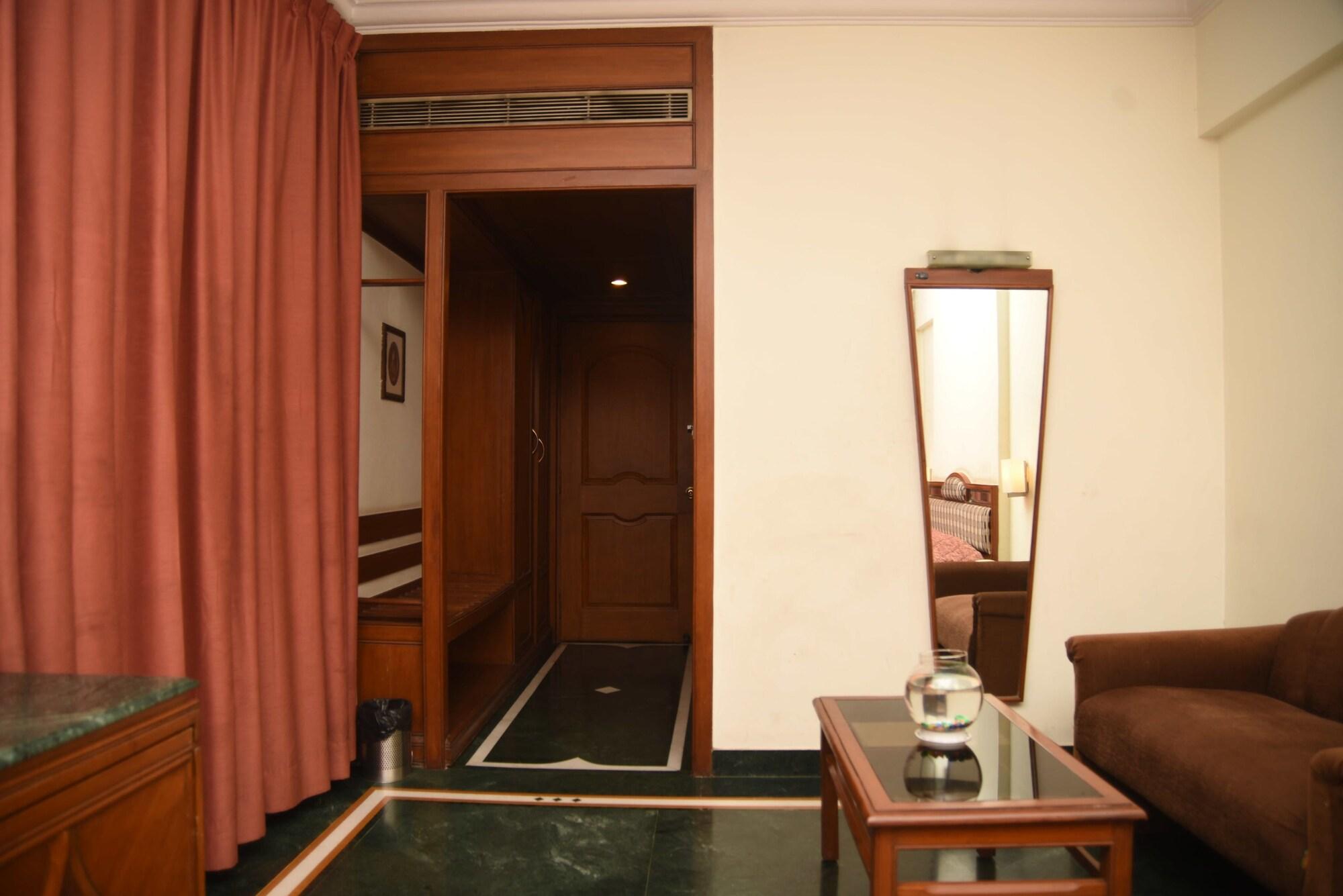 Hotel Maurya Бангалор Екстериор снимка