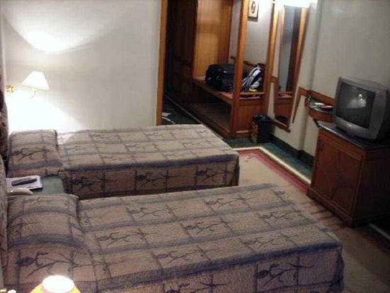 Hotel Maurya Бангалор Екстериор снимка