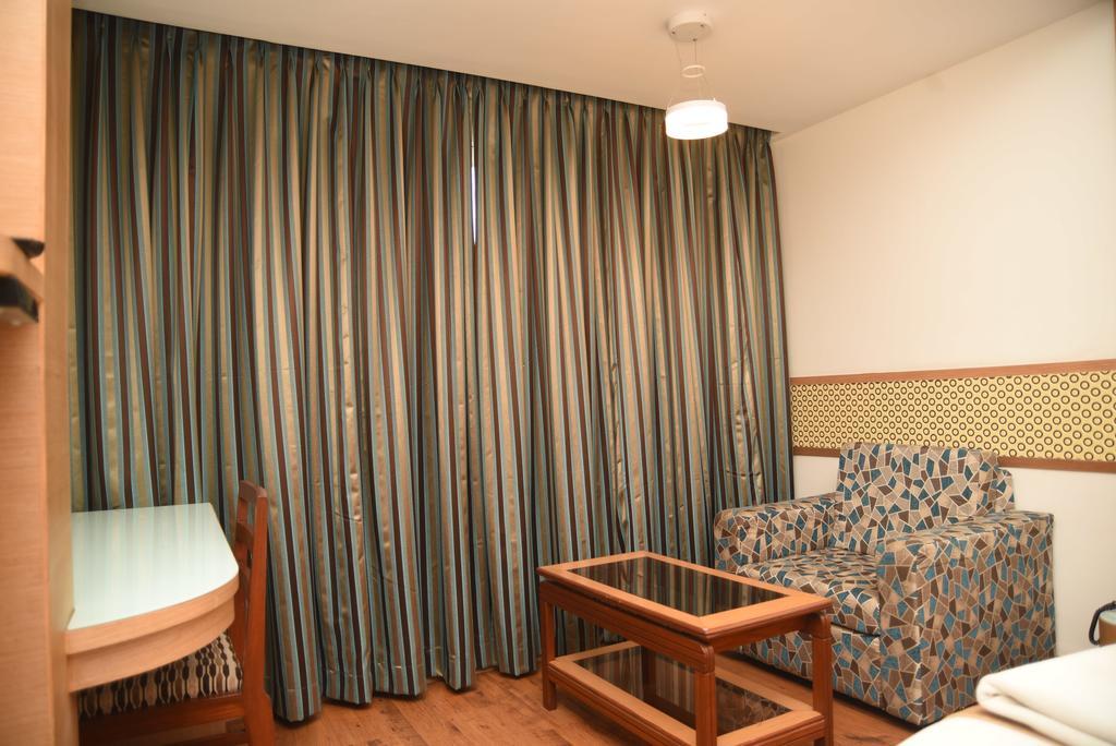 Hotel Maurya Бангалор Екстериор снимка
