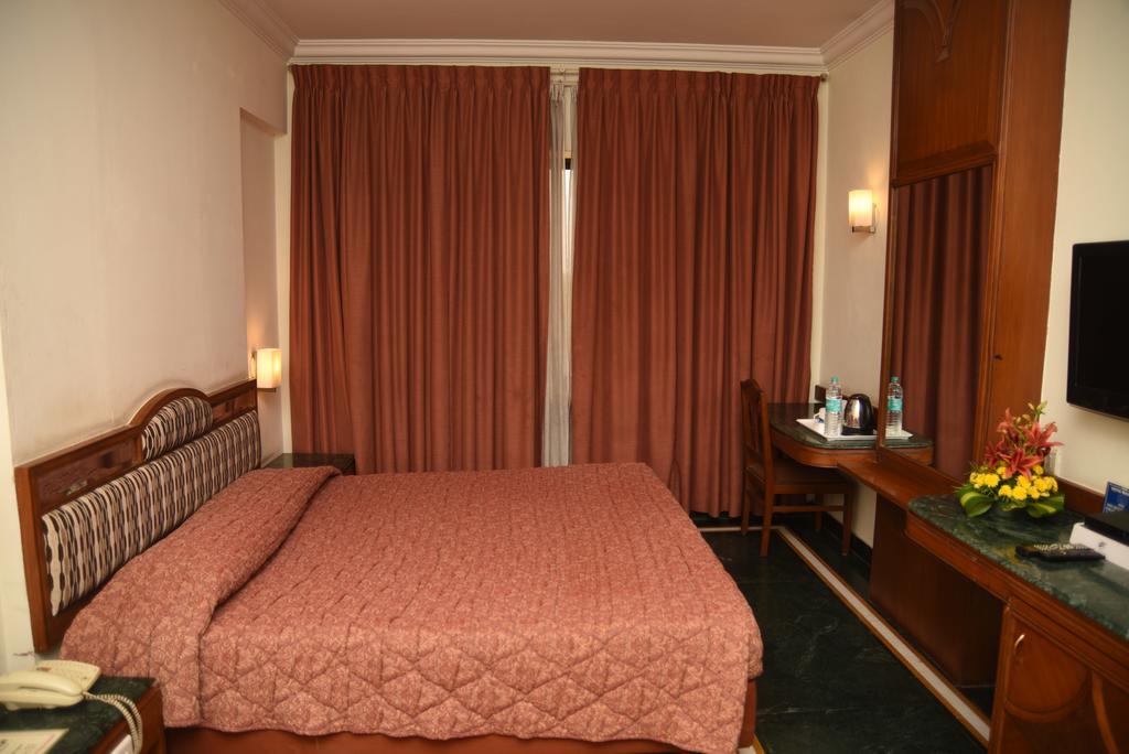 Hotel Maurya Бангалор Екстериор снимка