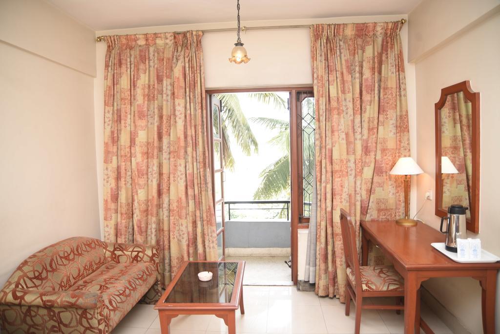 Hotel Maurya Бангалор Екстериор снимка