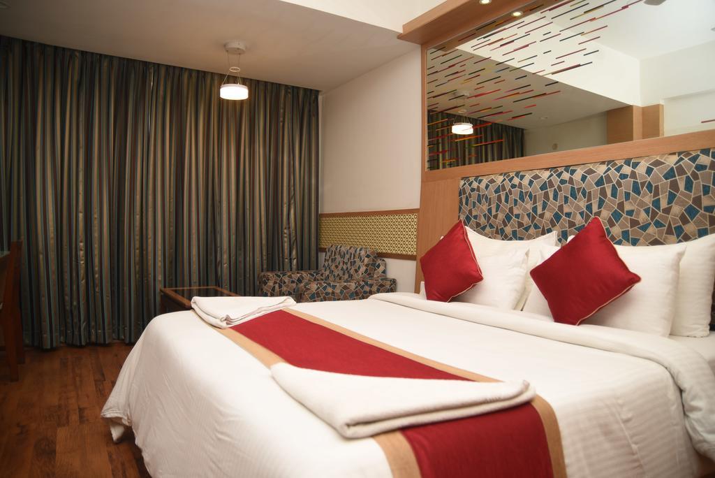 Hotel Maurya Бангалор Екстериор снимка