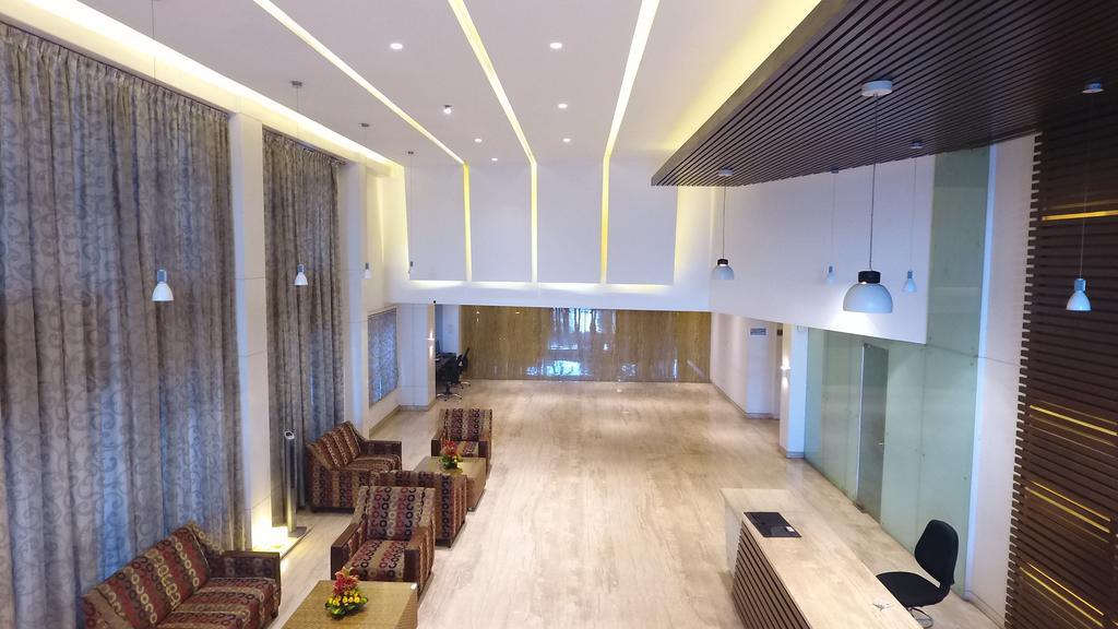 Hotel Maurya Бангалор Екстериор снимка