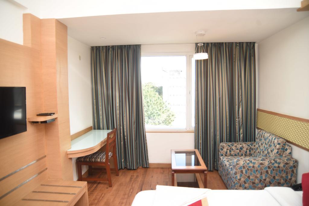 Hotel Maurya Бангалор Екстериор снимка