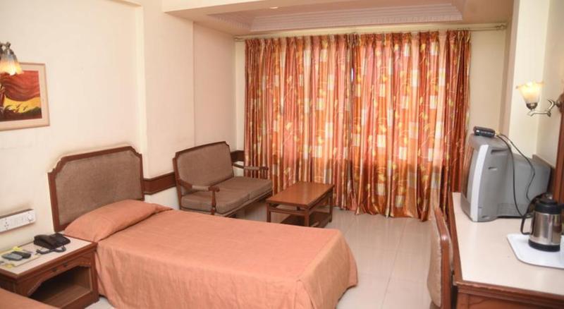 Hotel Maurya Бангалор Екстериор снимка