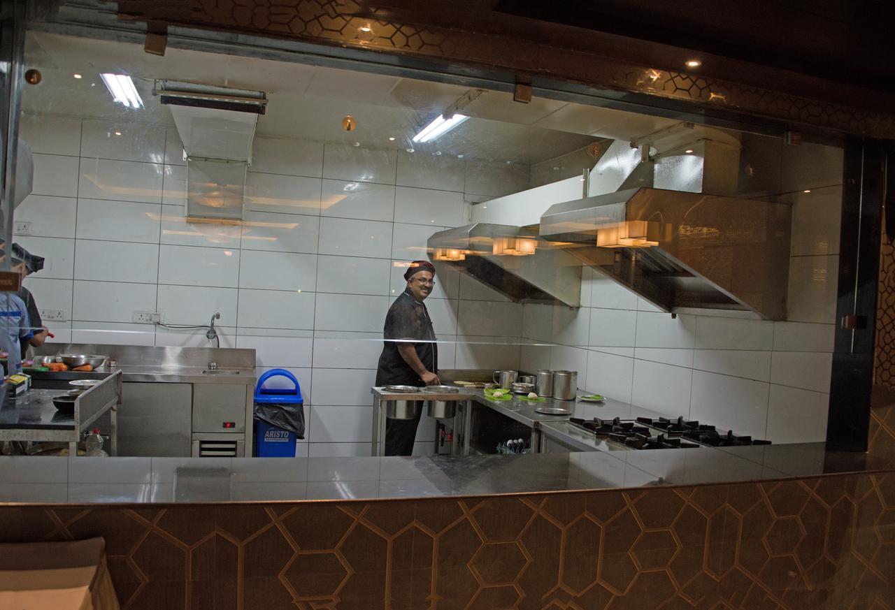 Hotel Maurya Бангалор Екстериор снимка