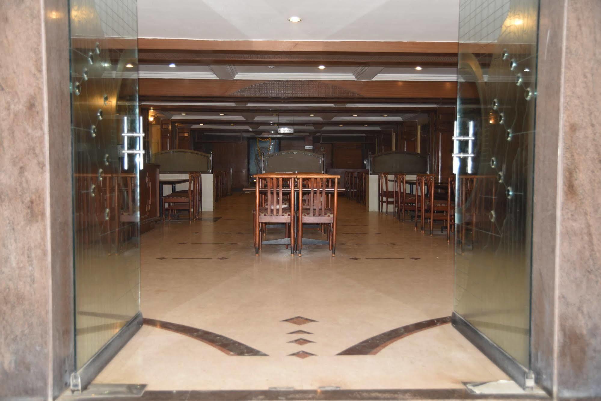 Hotel Maurya Бангалор Екстериор снимка