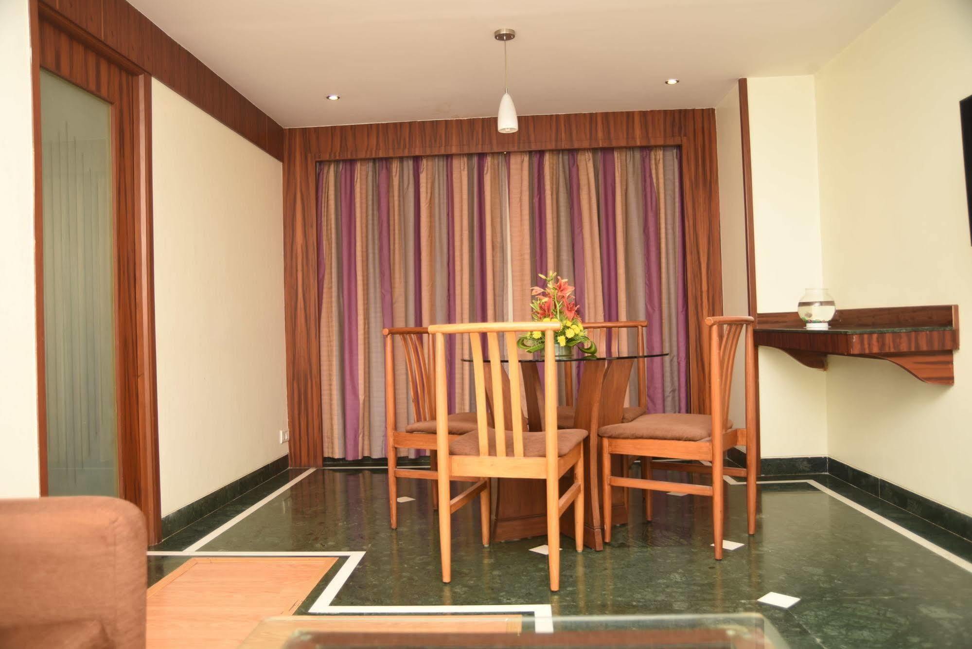 Hotel Maurya Бангалор Екстериор снимка