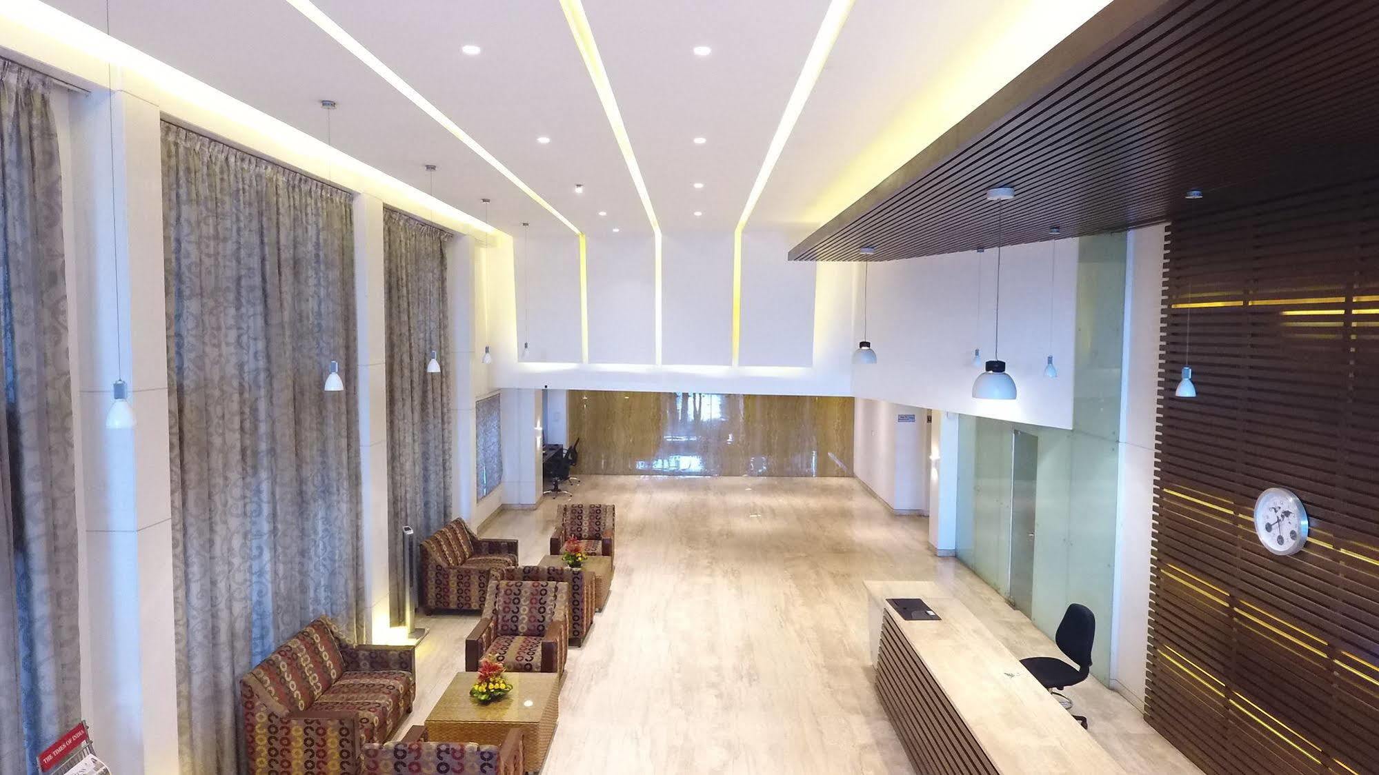 Hotel Maurya Бангалор Екстериор снимка
